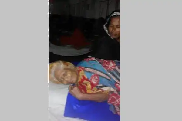 বৃদ্ধ মা জঙ্গলে থাকা অবস্থায় হাসপাতালে চিকিৎসাধীন. Channel i News - চ্যানেল আই নিউজ