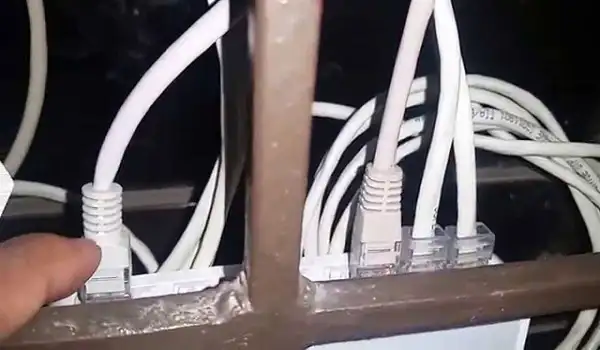 বাংলাদেশের ব্রডব্যান্ড নেটওয়ার্কের জন্য কেবল সংযোগের ছবি।. Channel i News - চ্যানেল আই নিউজ