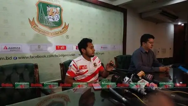 মুশফিকের সঙ্গে বাংলাদেশ ক্রিকেট বোর্ডের কর্মকর্তারা সংবাদ সম্মেলনে।. Channel i News - চ্যানেল আই নিউজ