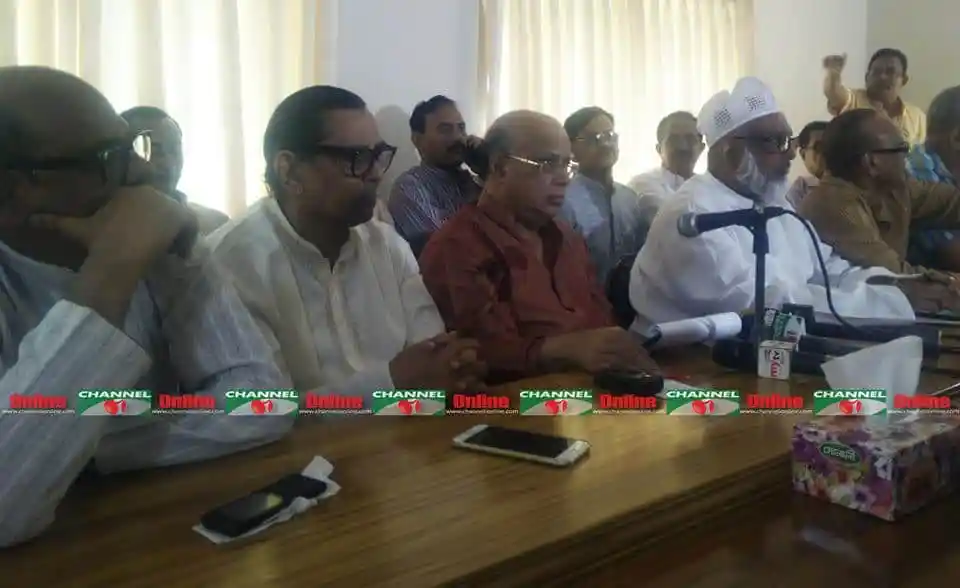 বিশেষ অতিথি ও অতিথিরা রোহিঙ্গা ইস্যুতে আলোচনা করছেন।. Channel i News - চ্যানেল আই নিউজ