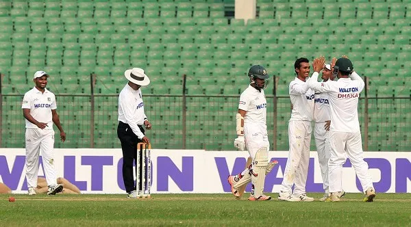 বাংলাদেশ ক্রিকেটাররা মাঠে একসঙ্গে উদযাপন করছে. Channel i News - চ্যানেল আই নিউজ