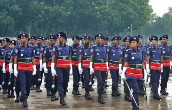 বাংলাদেশ পুলিশ সদস্যদের সমাবেশ, পোষাক পরা ও প্রস্তুত অবস্থানে. Channel i News - চ্যানেল আই নিউজ