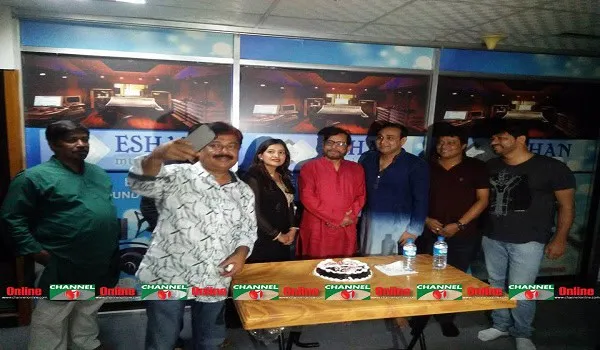 রবিন খানের ছবি উদ্বোধনী অনুষ্ঠানে উপস্থিত অতিথিরা. Channel i News - চ্যানেল আই নিউজ