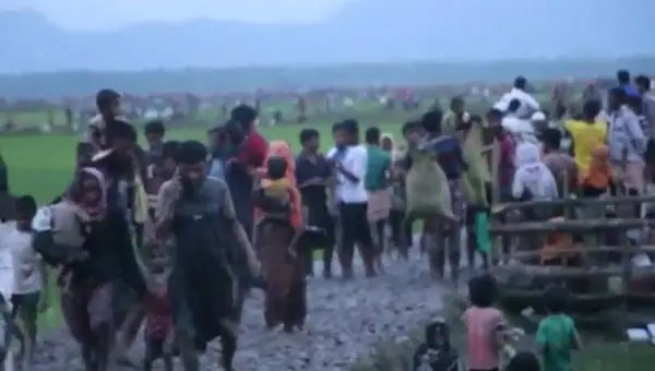 বাংলাদেশে রোহিঙ্গা শরণার্থীদের বড় ভিড়, আশ্রয় কেন্দ্রের দিকে যাচ্ছে. Channel i News - চ্যানেল আই নিউজ