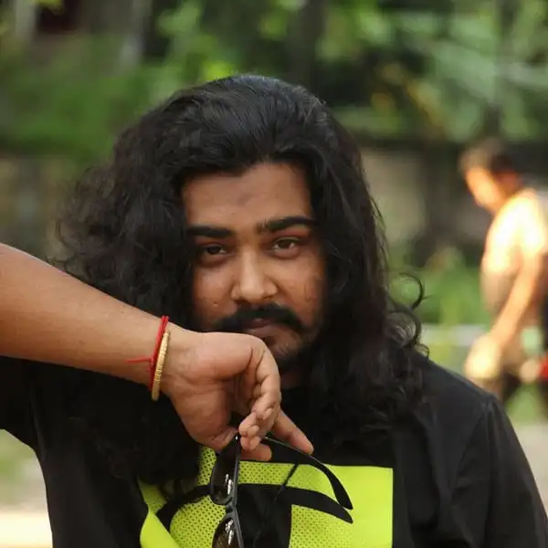 গান কবিতে এগিয়ে নেওয়ার পত্যয়ে ব্যান্ডটিতে যোগ দিয়েছেন পিয়াস।