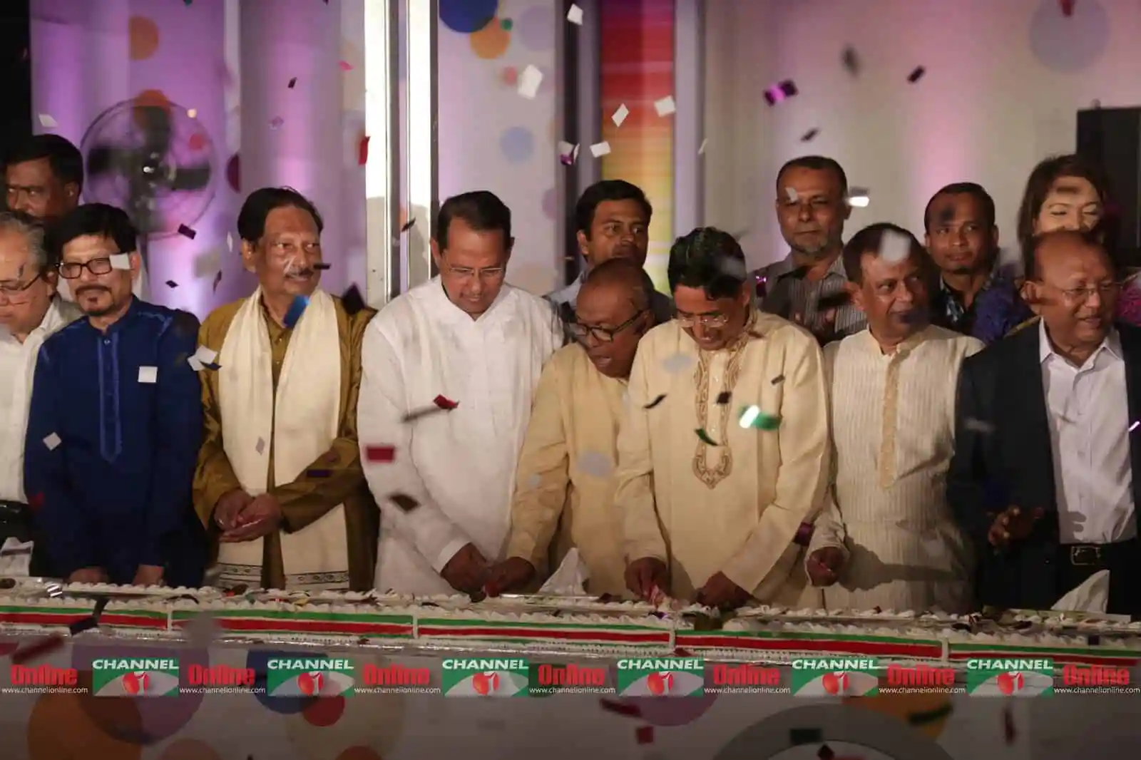 চ্যানেল আই অনলাইন অনুষ্ঠানে প্রধান অতিথি ও অতিথিরা উপস্থিত. Channel i News - চ্যানেল আই নিউজ