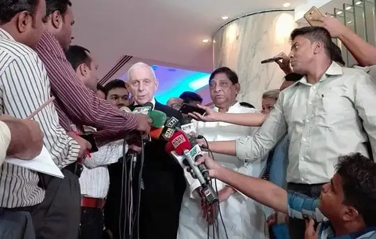 প্রেস কনফারেন্সে একজন আন্তর্জাতিক প্রতিনিধি সাংবাদিকদের প্রশ্নের উত্তর দিচ্ছেন. Channel i News - চ্যানেল আই নিউজ
