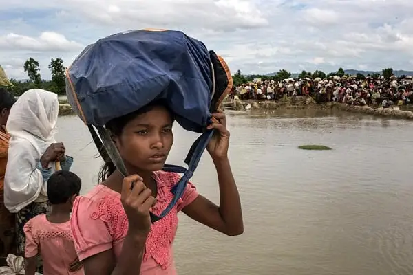 রোহিঙ্গা শিশুদের দুর্দশা ও আশ্রয়প্রার্থনা, বাংলাদেশের নদীর তীরে. Channel i News - চ্যানেল আই নিউজ