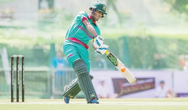 বাংলাদেশের ক্রিকেটার সাইফরা আলি ব্যাটিং করছেন, অস্ট্রেলিয়ার বিরুদ্ধে ম্যাচে।. Channel i News - চ্যানেল আই নিউজ