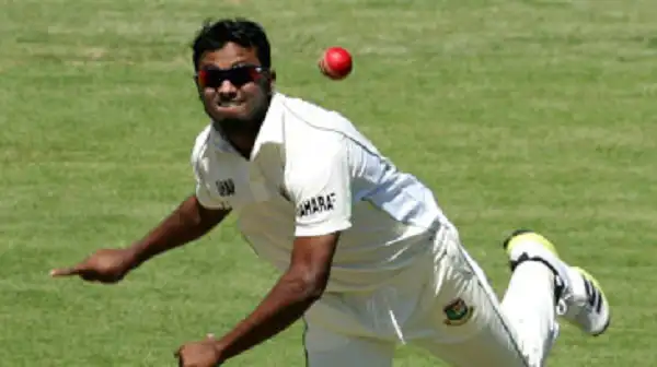 বাংলাদেশি ক্রিকেটার এনামুল হক ডানহাতি বোলিং করছেন. Channel i News - চ্যানেল আই নিউজ