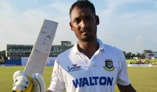 নাঈমের প্রথম ডাবল সেঞ্চুরি উদযাপনরত ক্রিকেটার. Channel i News - চ্যানেল আই নিউজ