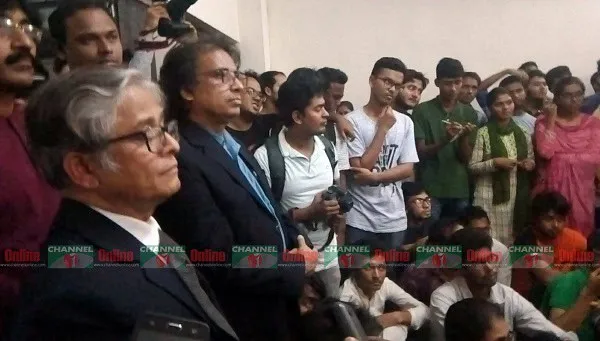 ঢাবি ভিসি ও শিক্ষার্থীদের প্রশ্নফাঁসের বিষয়ে আলোচনা. Channel i News - চ্যানেল আই নিউজ
