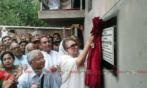 খালেদা জিয়া স্মারক উন্মোচন অনুষ্ঠানে অংশগ্রহণ করেন. Channel i News - চ্যানেল আই নিউজ