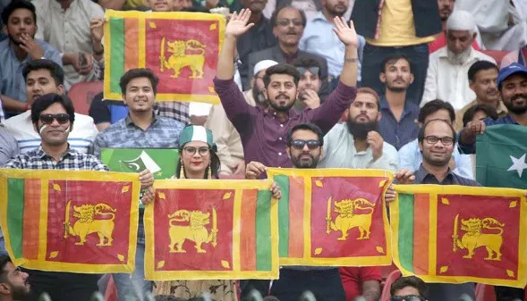 বাংলাদেশের পতাকা হাতে নিয়ে উৎসাহী দর্শকরা ক্রিকেট ম্যাচ উপভোগ করছে. Channel i News - চ্যানেল আই নিউজ