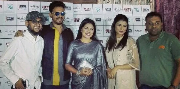 ঝলমলে ইরফানে কলকাতায় ‘ডুব’-এর প্রিমিয়ার