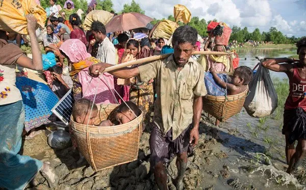 রোহিঙ্গা শরণার্থীরা নদী পার হচ্ছেন, ইউএনএইচআর প্রস্তুতি নিচ্ছে।. Channel i News - চ্যানেল আই নিউজ