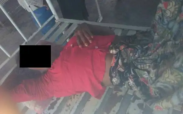 রোহিঙ্গা নারীকে হাসপাতালে চিকিৎসা দেওয়া হচ্ছে. Channel i News - চ্যানেল আই নিউজ
