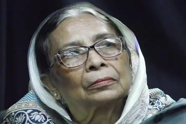 মুশতারী শফী অনন্যা সাহিত্য পুরস্কার গ্রহণের সময়. Channel i News - চ্যানেল আই নিউজ