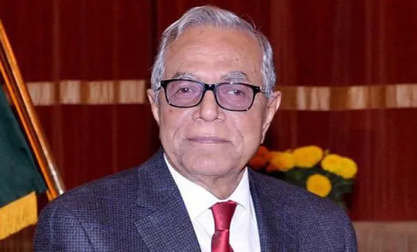 বয়স্ক পুরুষ ব্যক্তি, চশমা পরা, পেশাদার পোশাক পরিহিত, অফিস পরিবেশে।. Channel i News - চ্যানেল আই নিউজ