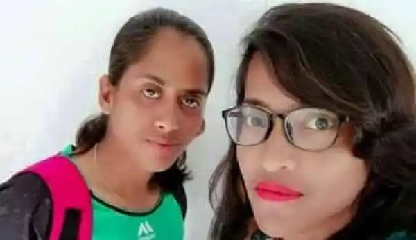বাংলাদেশি নারী ক্রিকেটার রুমানা ও খাদিজা ছবি. Channel i News - চ্যানেল আই নিউজ