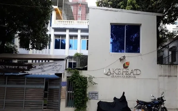 লেকহেড গ্রামার স্কুলের বহির্দৃশ্য, আধুনিক স্থাপনা ও বাইক পার্কিং. Channel i News - চ্যানেল আই নিউজ