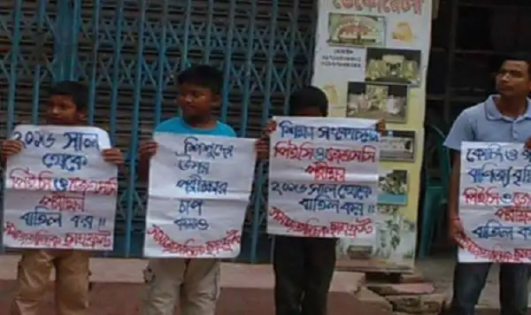 শিক্ষার্থীরা পিইসি-জেএসসি পরীক্ষা বাতিলের দাবি জানাচ্ছে।. Channel i News - চ্যানেল আই নিউজ