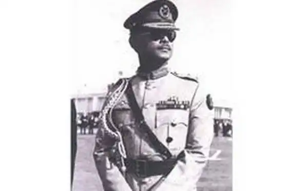 বাংলাদেশের সামরিক বাহিনীর একজন কর্মকর্তা, পাঞ্জাবি পোশাক পরিহিত. Channel i News - চ্যানেল আই নিউজ