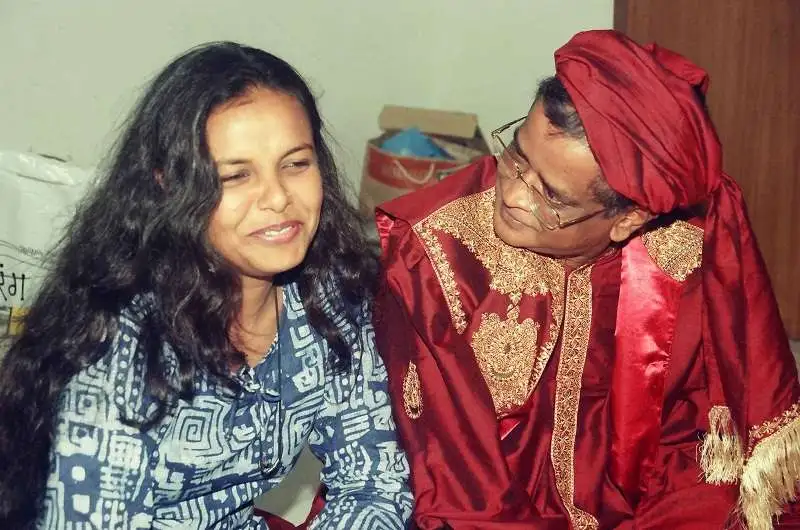 প্রসঙ্গত, দুই ব্যক্তির মধ্যে বন্ধুত্বপূর্ণ আলোচনা চলছে. Channel i News - চ্যানেল আই নিউজ