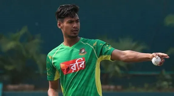 বাংলাদেশি ক্রিকেটার মোস্তাফিজুর রহমান বোলিং করছেন. Channel i News - চ্যানেল আই নিউজ