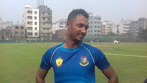 বাংলাদেশ ক্রিকেটার নাঈমের ছবি, মাঠে হাসিমুখে খেলছেন. Channel i News - চ্যানেল আই নিউজ
