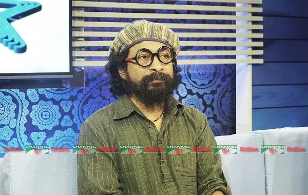 বৈচিত্র্যময় চ্যানেল আই অনলাইন সংবাদ পরিবেশে একজন সাংবাদিক. Channel i News - চ্যানেল আই নিউজ