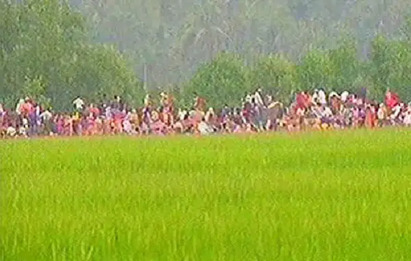 হাজারো রোহিঙ্গা শরণার্থী সীমান্তে আশ্রয় নিচ্ছে. Channel i News - চ্যানেল আই নিউজ
