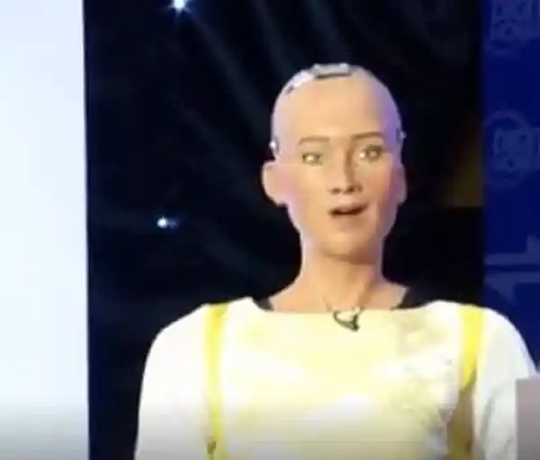 স্যরি, আই হ্যাভ অ্যা বয়ফ্রেন্ড: রোবট সোফিয়া
