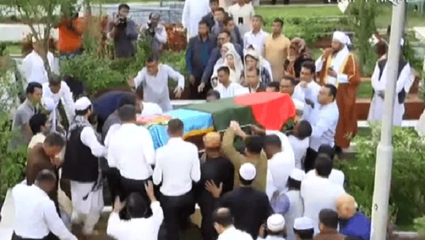 ছেলের কবরে শেষ শয্যায় আনিসুল হক