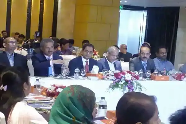 বৈঠকে অংশগ্রহণকারী ব্যক্তিরা আলোচনা করছেন, পেছনে দর্শক ও অতিথিরা. Channel i News - চ্যানেল আই নিউজ