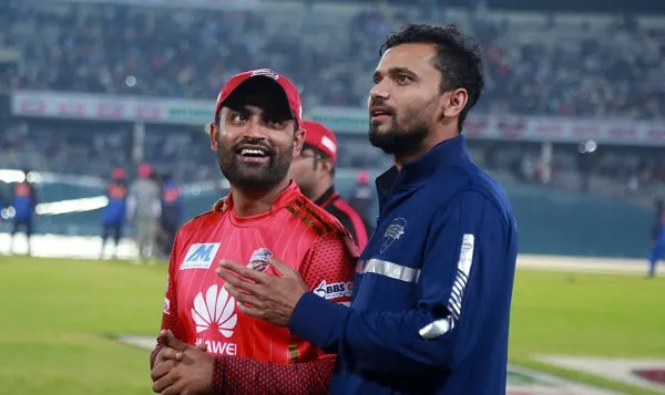 বাংলাদেশ ও ভারতের ক্রিকেটাররা মাঠে আলোচনা করছে. Channel i News - চ্যানেল আই নিউজ