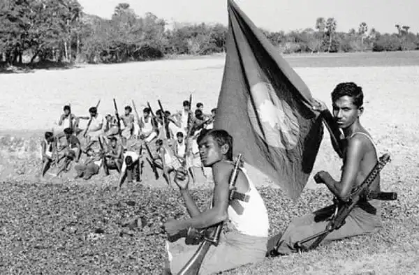 বীর মুক্তিযোদ্ধারা পাকিস্তানি বাহিনীর বিরুদ্ধে লড়াই করছে।. Channel i News - চ্যানেল আই নিউজ