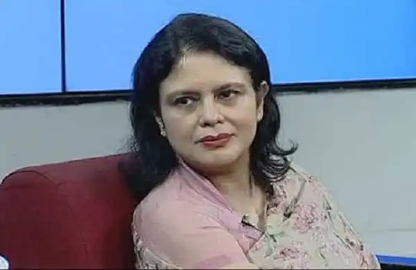 রুবানা হক চ্যানেল আই অনলাইন সাক্ষাৎকারে বসে আছেন. Channel i News - চ্যানেল আই নিউজ