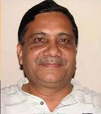 বাংলাদেশের একজন পুরুষ রাজনীতিবিদের ছবি, হাসিমুখে দেখাচ্ছেন।. Channel i News - চ্যানেল আই নিউজ