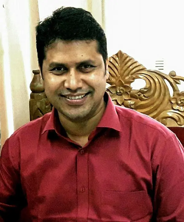 বাংলাদেশের একজন সাংবাদিক বা ব্যক্তির ছবি, হাসিমুখে বসে আছেন. Channel i News - চ্যানেল আই নিউজ