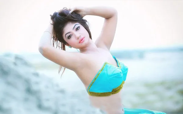 চলচ্চিত্র থেকে দূরে কেন আঁচল?