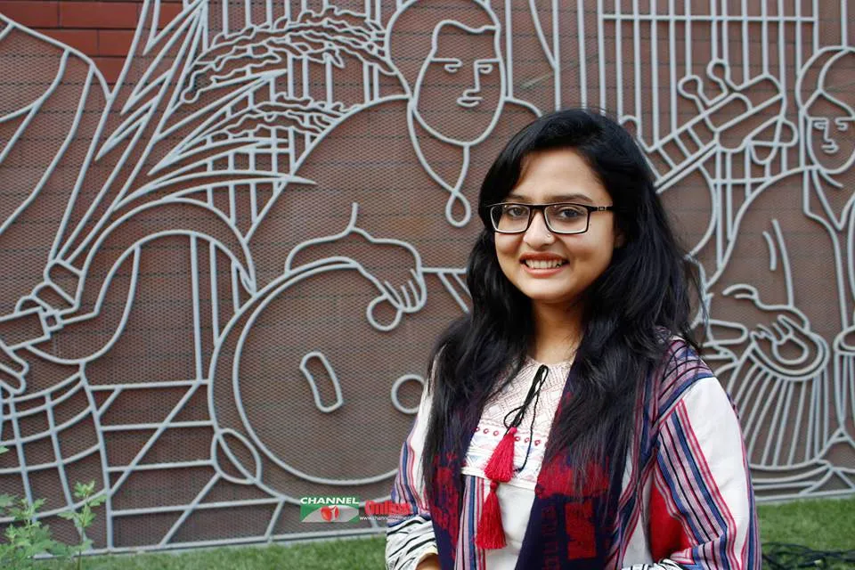 ভবিষ্যতে গানের শিক্ষক হতে চান সেরাকণ্ঠের ঐশী