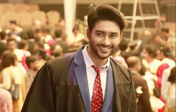 চিত্রনায়ক রোশান এখন গ্র্যাজুয়েট