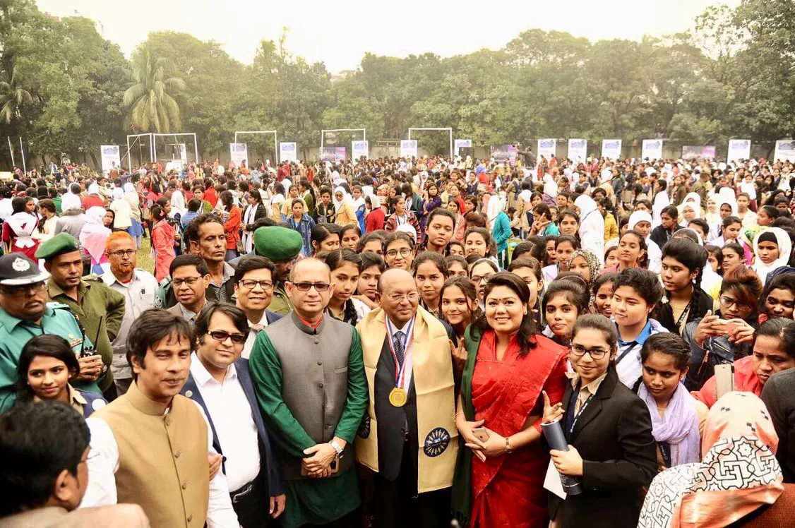 তোফায়েল আহমেদকে ‘স্বর্ণমানব’ উপাধি দিল স্বর্ণ কিশোরীর দল