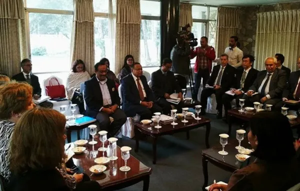 রোহিঙ্গা সংকটের সর্বশেষ জানতে রাষ্ট্রদূতরা পদ্মায়