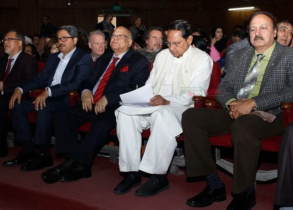 উৎসবে একটি প্রস্তুতি এবং কিছু কথোপকথন