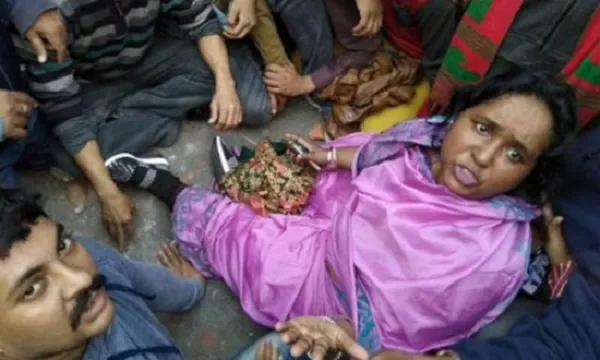 অ্যাম্বুলেন্সে করে ঢাকায় মেয়র আইভী