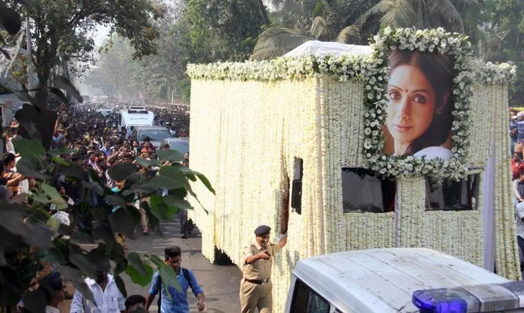 শ্রীদেবীর শবযাত্রায় লাখো ভক্তের ভিড়
