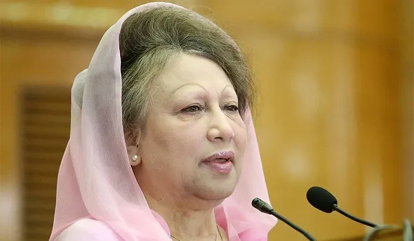 স্লোগানে মুখর হাইকোর্ট প্রাঙ্গন
