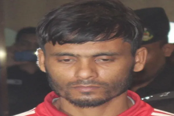 অটোরিক্সা চালানোর নামে ধর্মান্তরিত খ্রিস্টানদের অনুসরণ